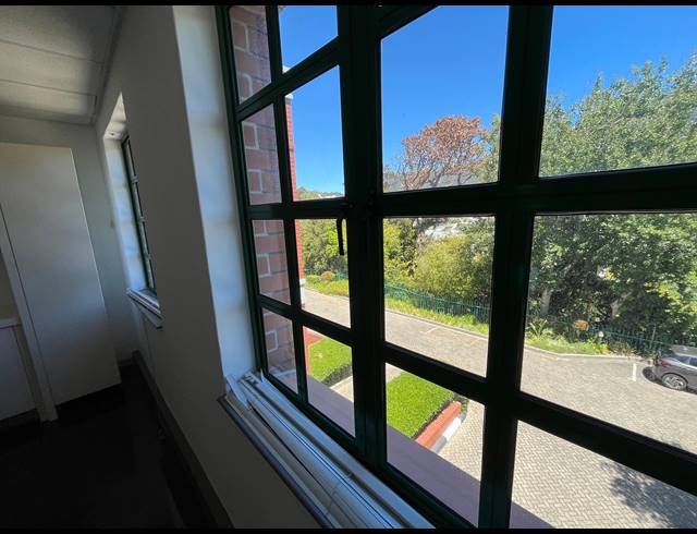 232M² OFFICE TO LET IN CLAREMONT